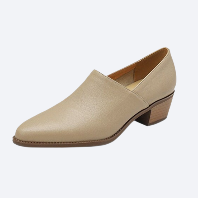 حذاء من جلد الغنم مع مقدمة مدببة بتصميم عتيق