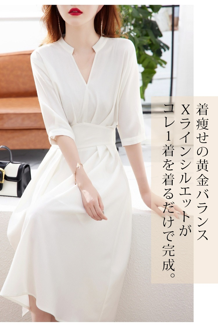 ウエストラインが強調されたVネックワンピースのディテール