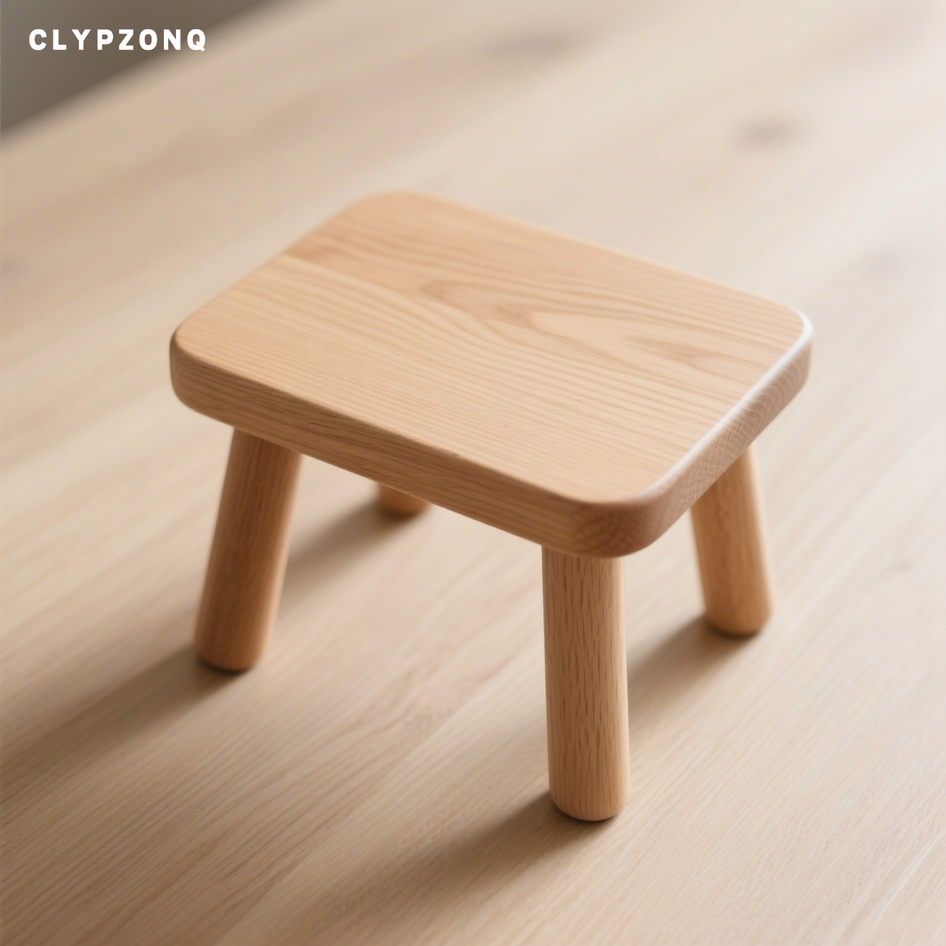 無垢材の小さなスツール