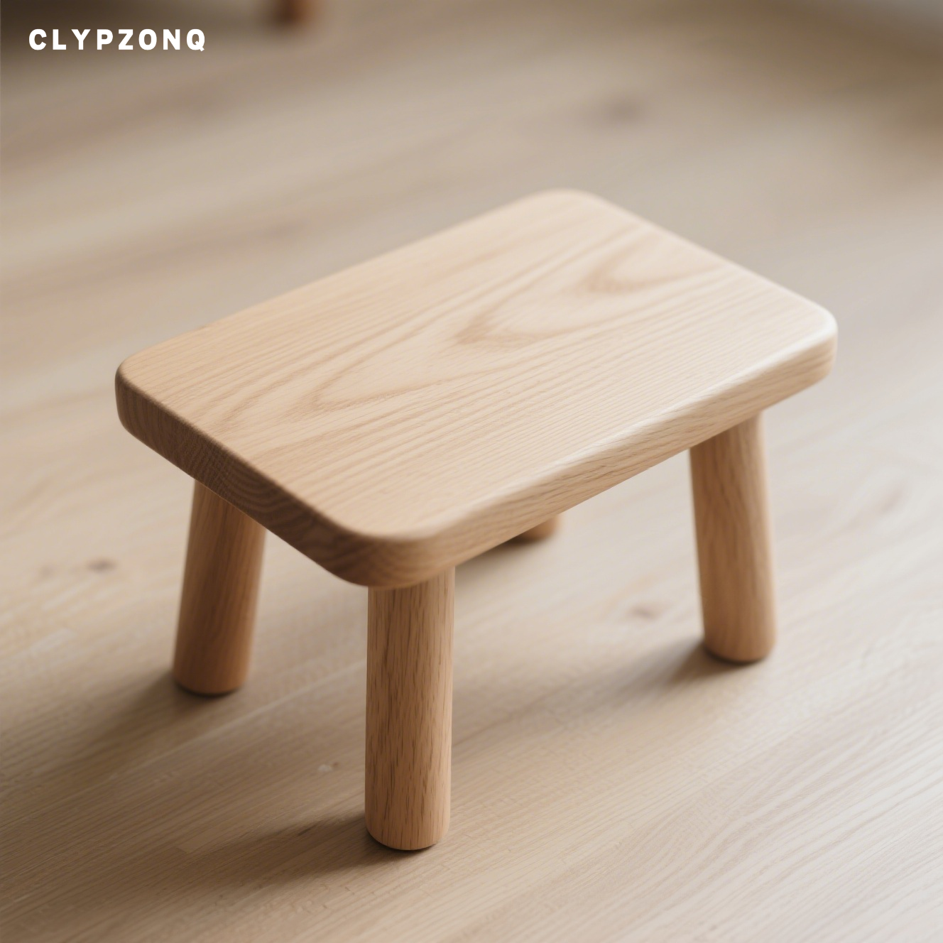 無垢材の小さなスツール