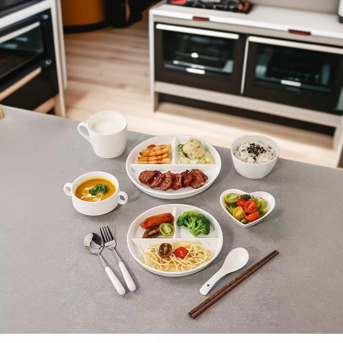 Ceramic compartmentalized dinner plate