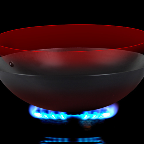 Wok tradicional cocinando verduras frescas