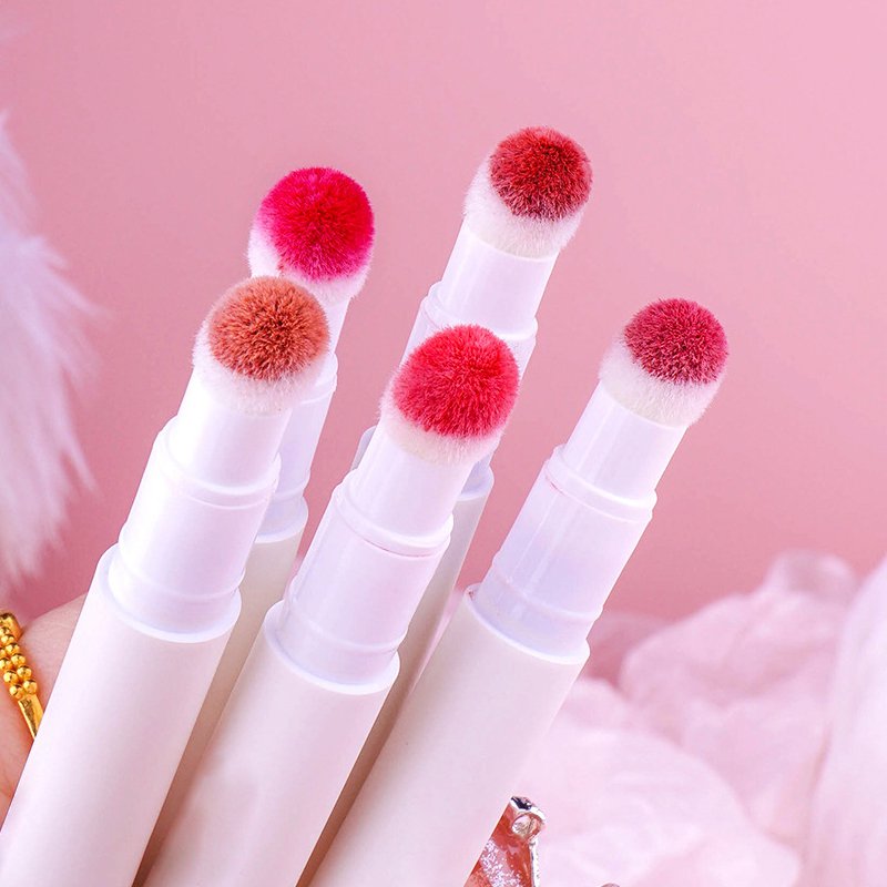 Měkká matná rtěnka se snadno nešpiní od košíčků a nevybledne