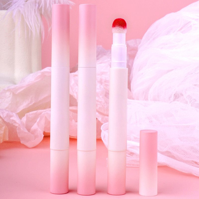 Měkká matná rtěnka se snadno nešpiní od košíčků a nevybledne