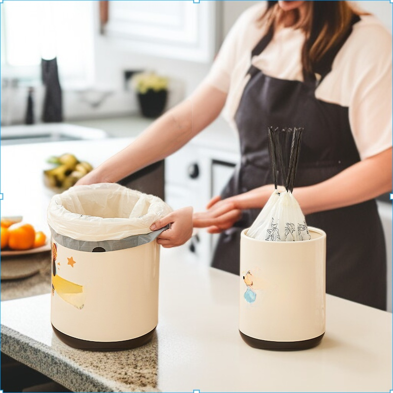 두꺼운 끈이 달린 쓰레기 봉투