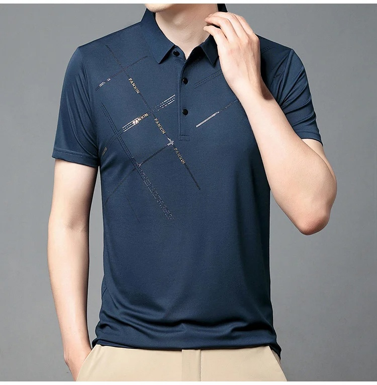 カジュアルコーディネートの通気冷感ポロシャツ