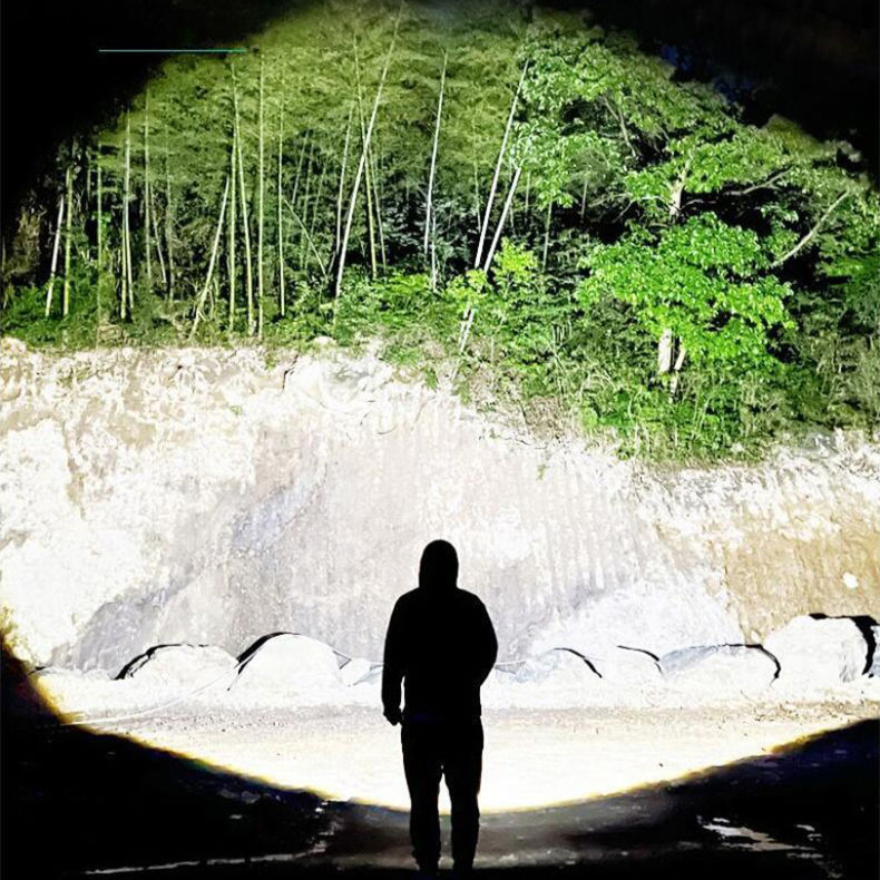 가정용 조명 랜턴 충전용 강광원 사수전등 휴대용 아웃도어 라이트 랜턴 롱래스팅 브라이트닝 레이저 라이트