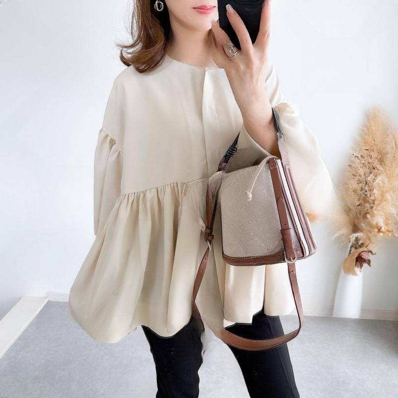 ラウンドネックのディテール