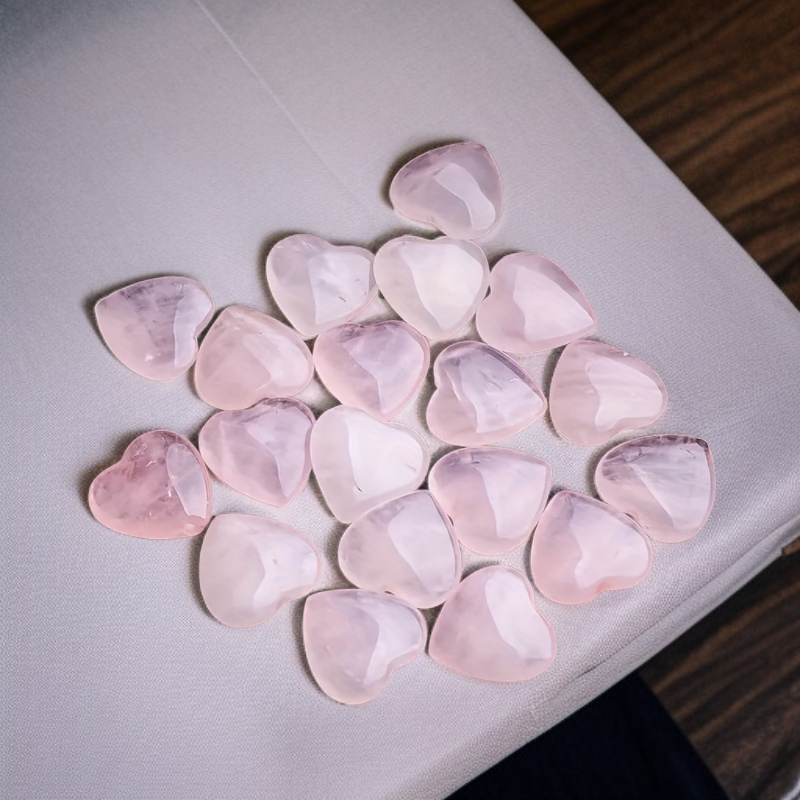 天然水晶の穴のない小さな愛の装飾品ローズクォーツピーチハートハイビスカスストーンラブスキャッタービーズアクセサリー