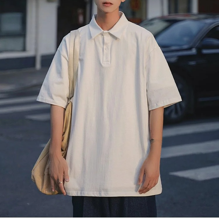 通気性に優れた半袖ポロシャツの生地アップ