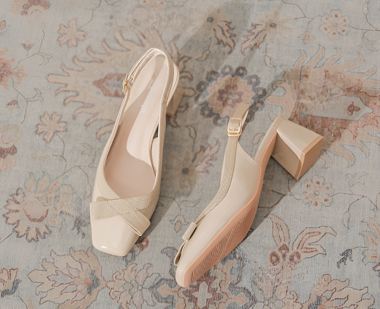 美脚効果が際立つパンプス着用イメージ