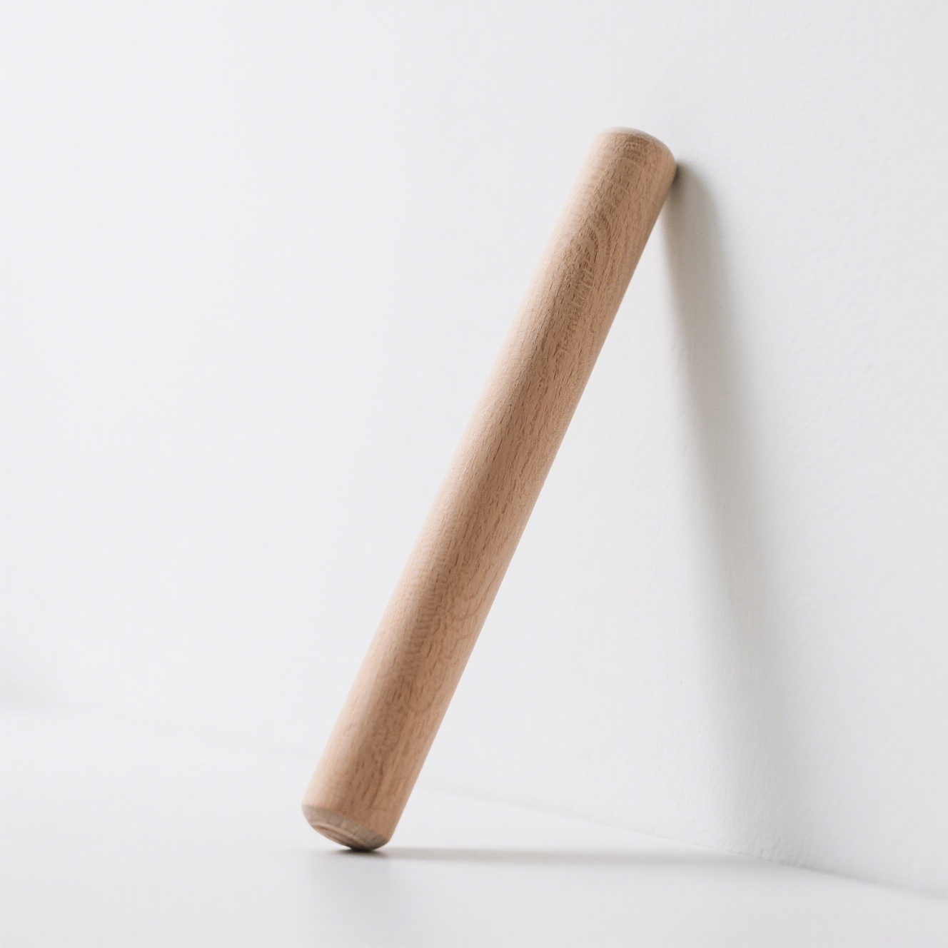 手磨きの未塗装木製麺棒