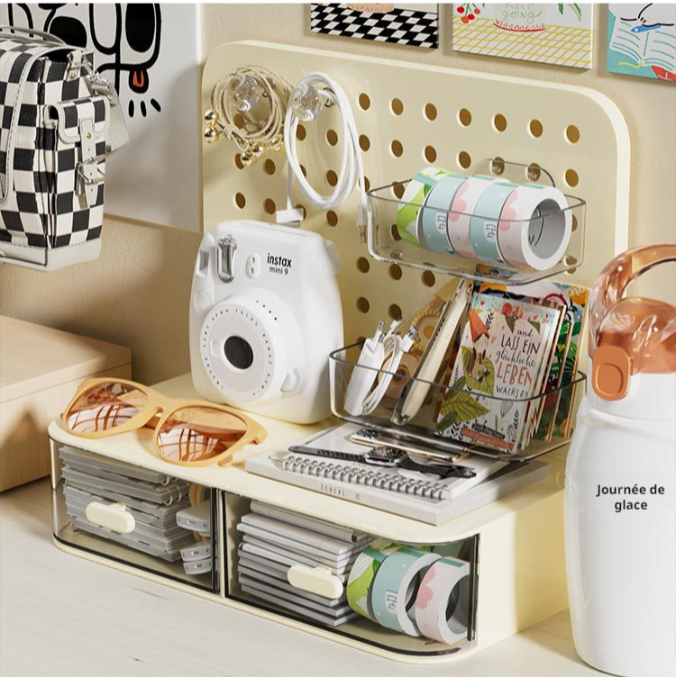 Décoration de chambre avec support de rangement moderne