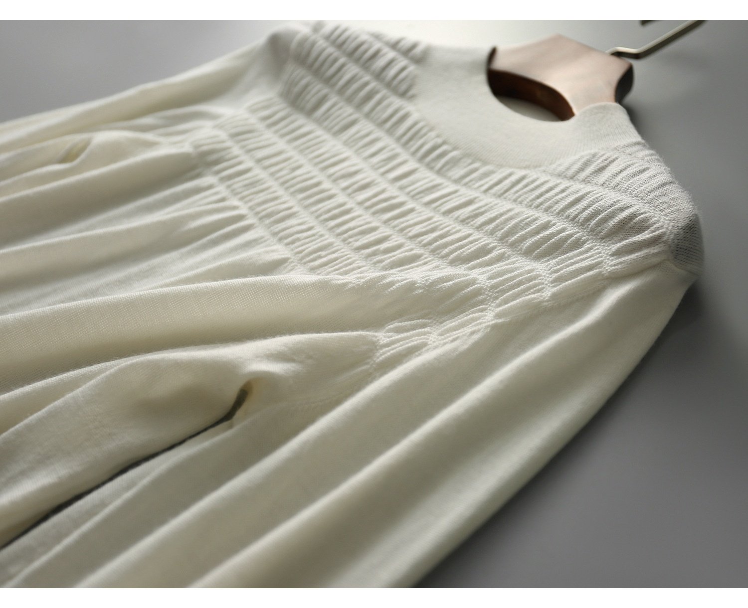 여성용 엘레강스 니트 톱 소재 클로즈업