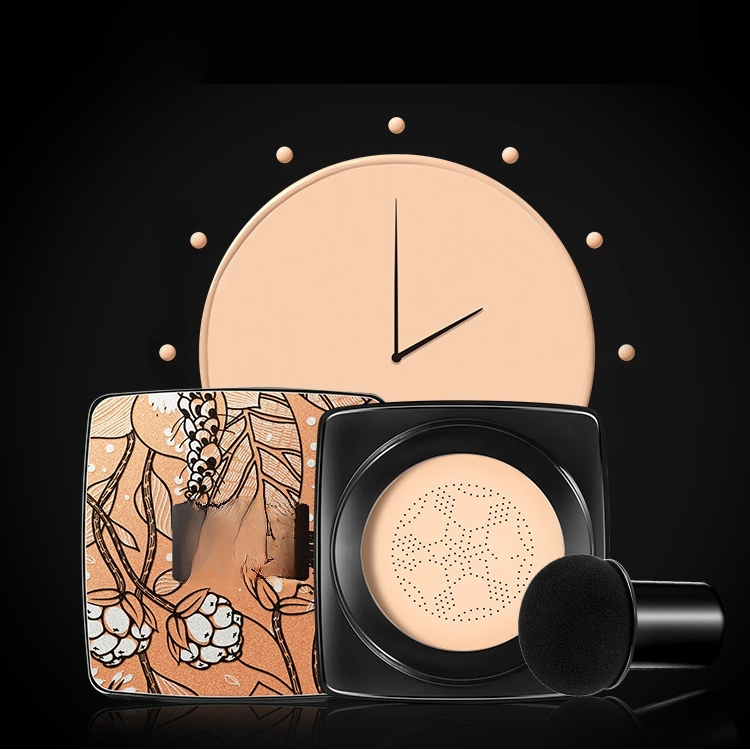 【クッションファンデーション】薄付き、持続力抜群、美容液成分、高カバー力、汗や皮脂に強い、うるおいを感じる水っぽいテクスチャが特徴！