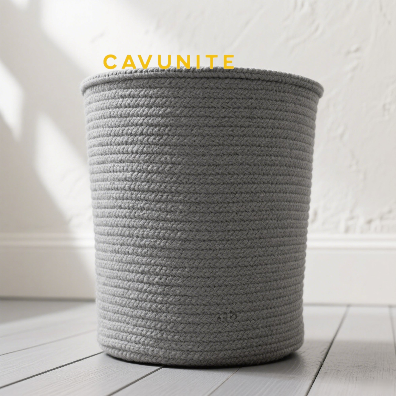 ナチュラルなグレーブルーカラーのバスケット