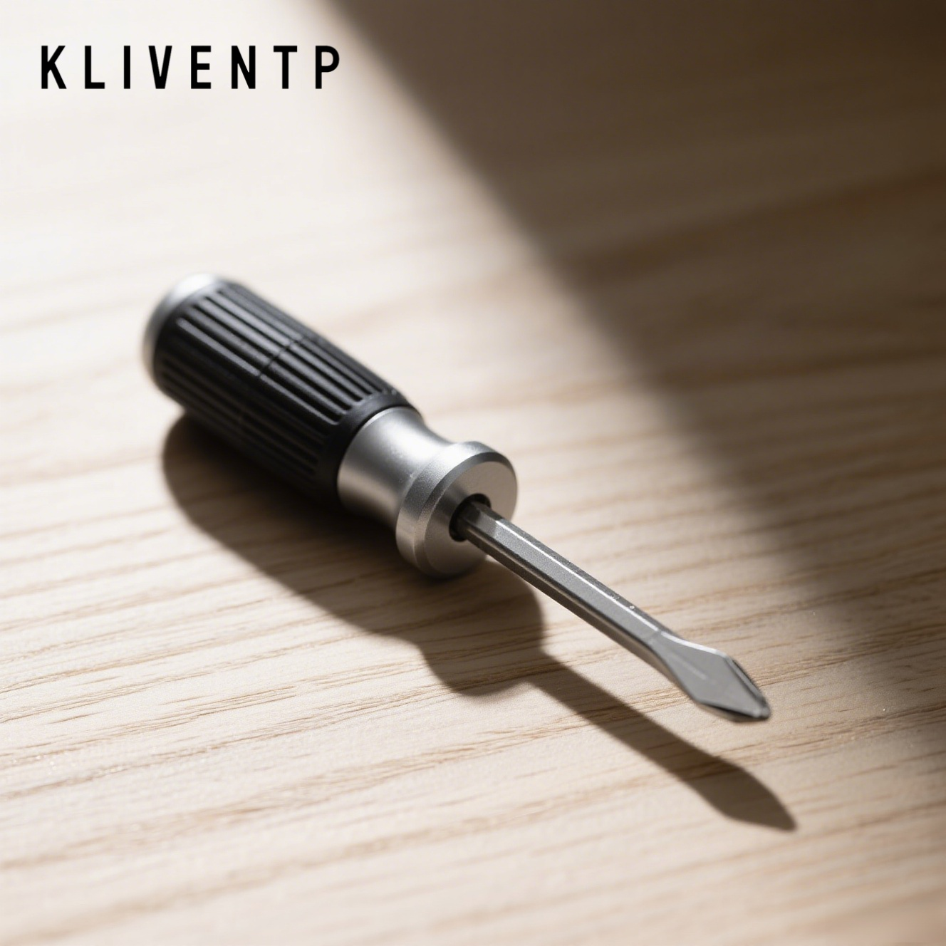 Compact design, easy to carry screwdriver