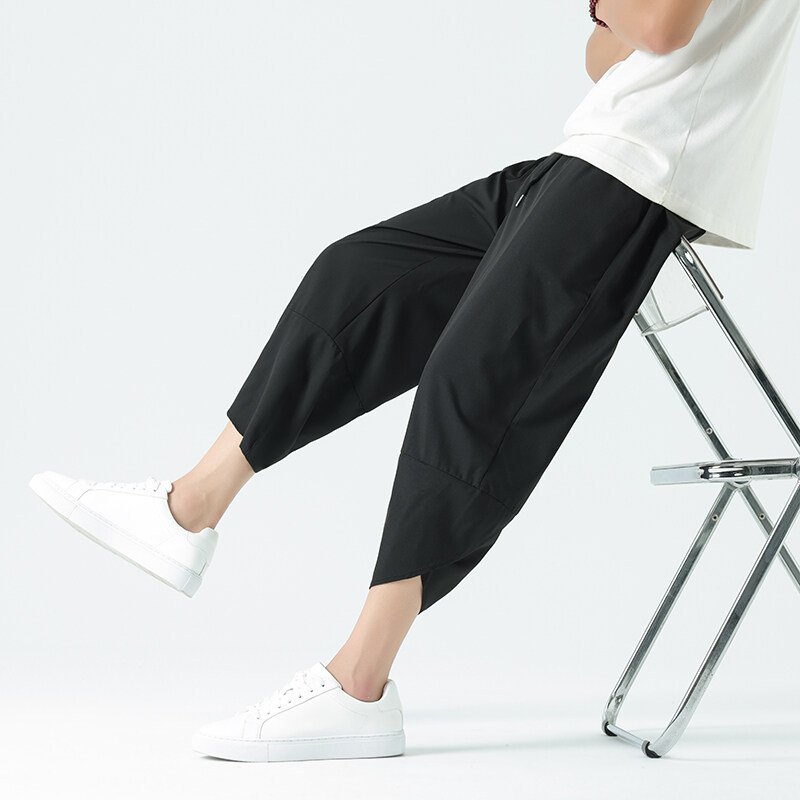 テーパードパンツ