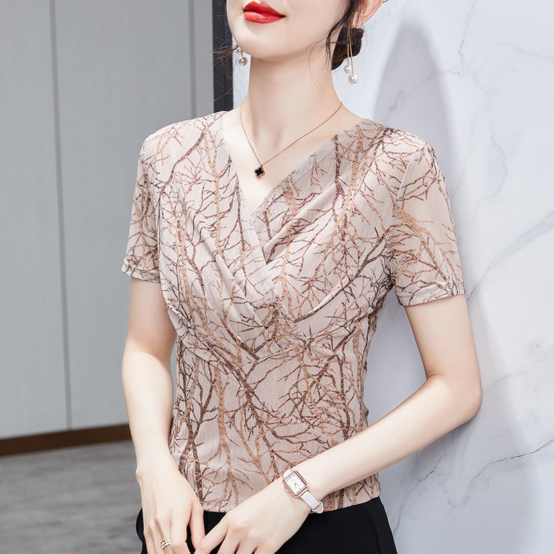 プリントベースのシャツ