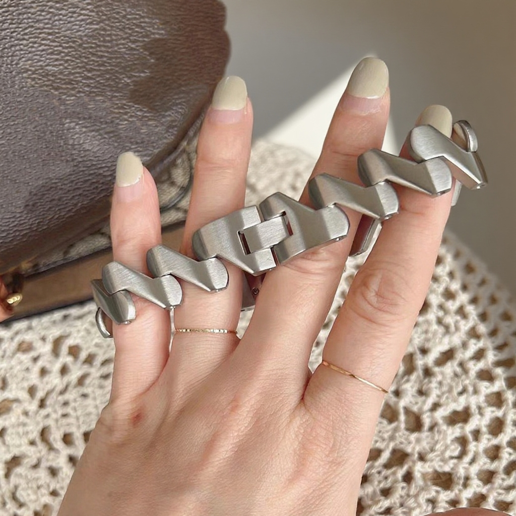 高級感のあるゴールドクォーツブレスレットウォッチ