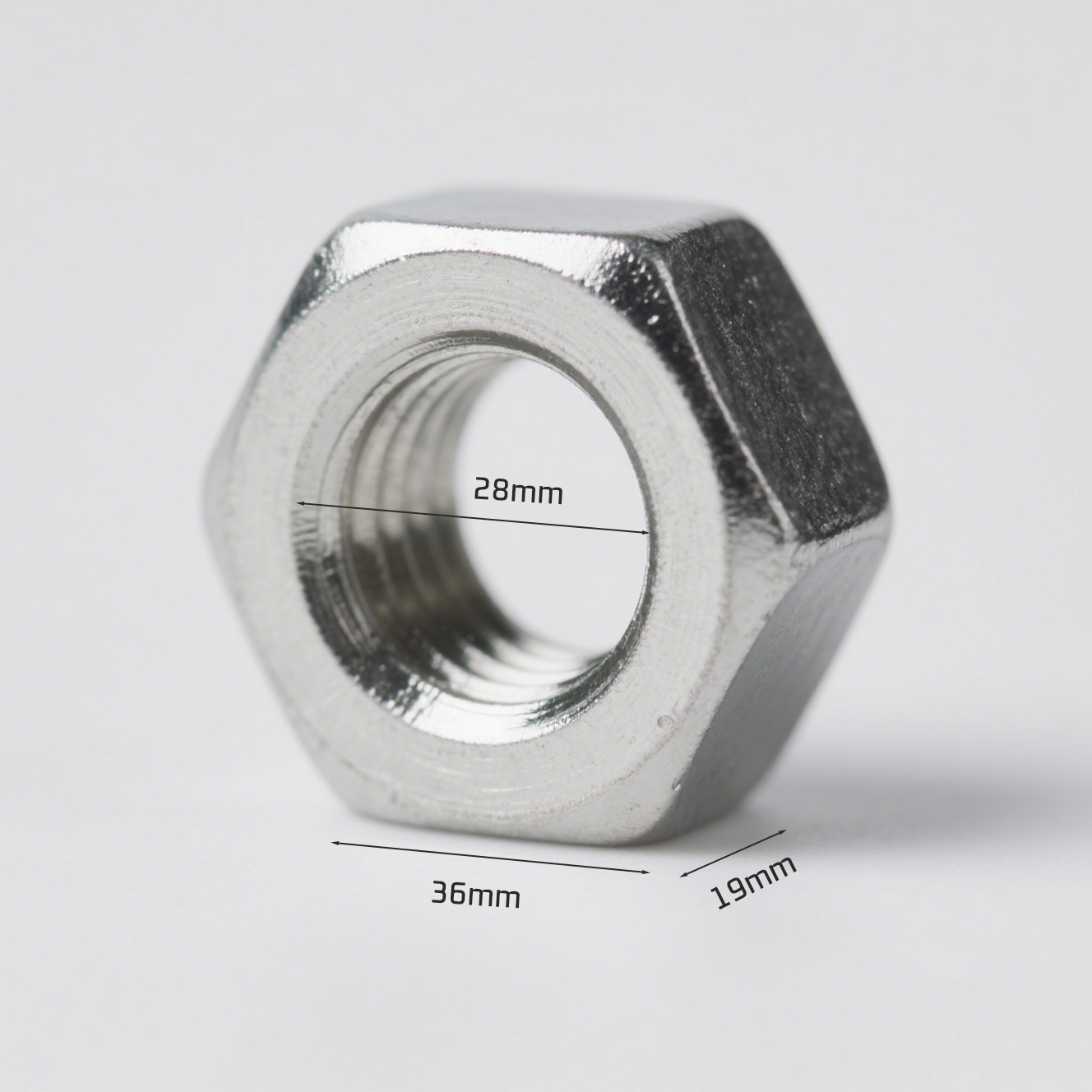 견고한 구조의 탄소강 너트 근접 촬영