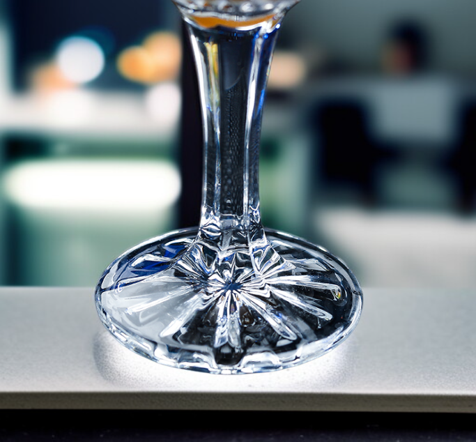 高級感あふれる赤ワイングラスのディテール