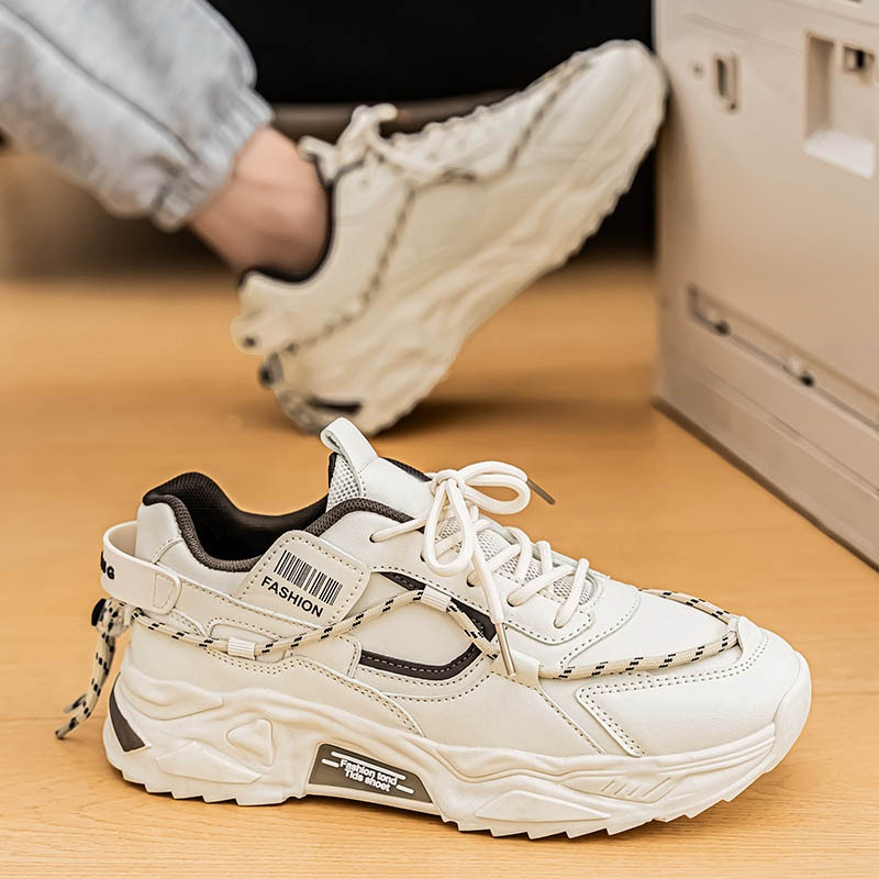 トレンド感溢れるデザインの厚底メンズスニーカー