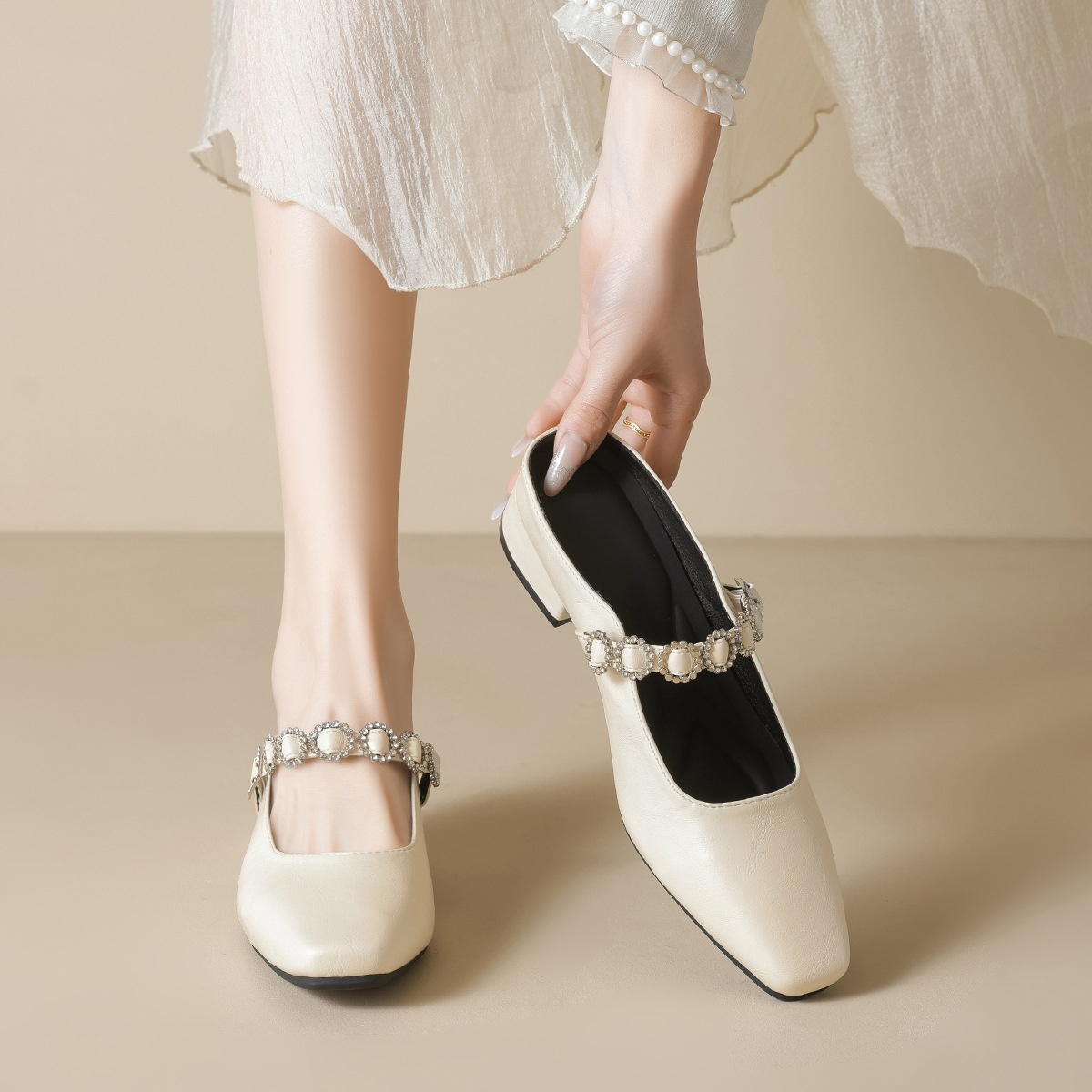 フレンチスタイルのクローズドトゥハーフスリッパ、レディース夏用スリッパ、アウトドア用ラインストーンサンダル、ゆったりとしたスリッポン厚ヒールサンダル