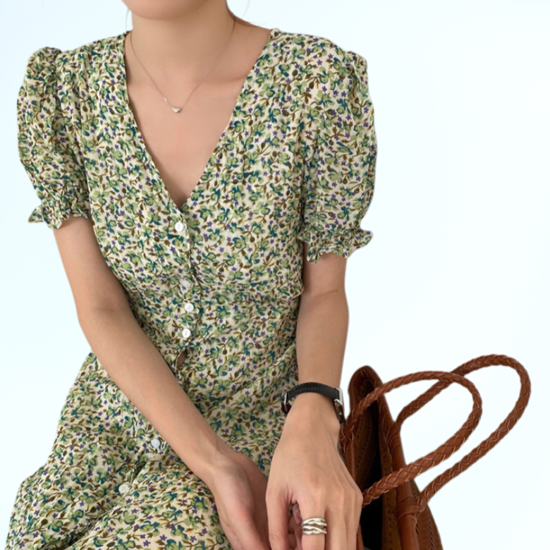 ชุดเดรสสไตล์ฝรั่งเศสโรแมนติกคอวีกระดุมแถวเดียวยาวปานกลางช่วงฤดูร้อน