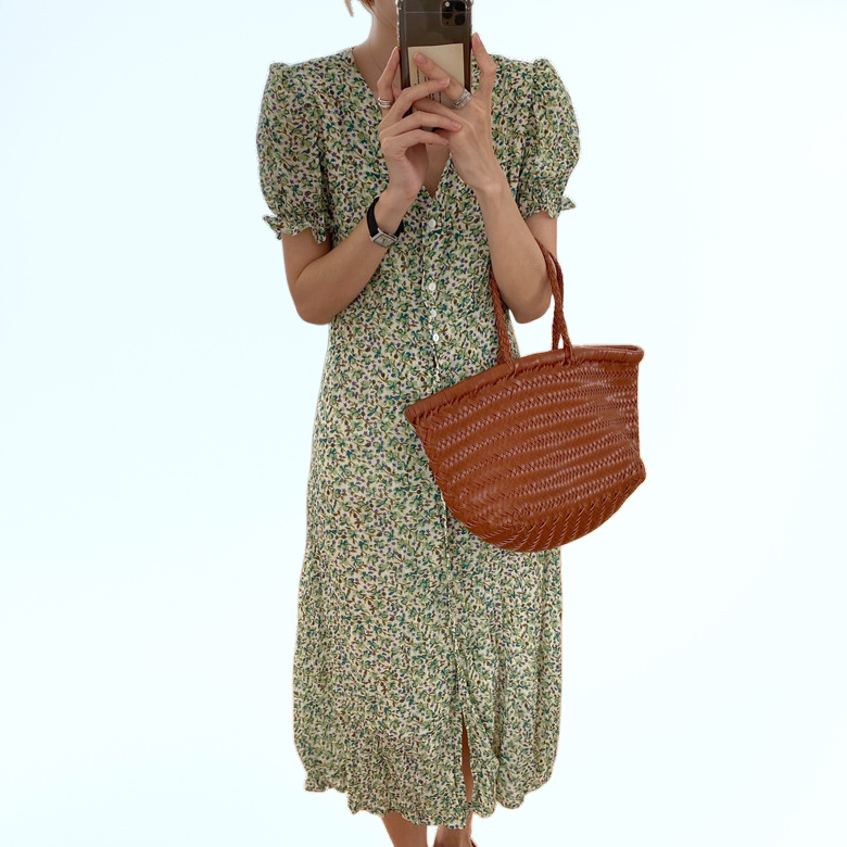 ชุดเดรสสไตล์ฝรั่งเศสโรแมนติกคอวีกระดุมแถวเดียวยาวปานกลางช่วงฤดูร้อน