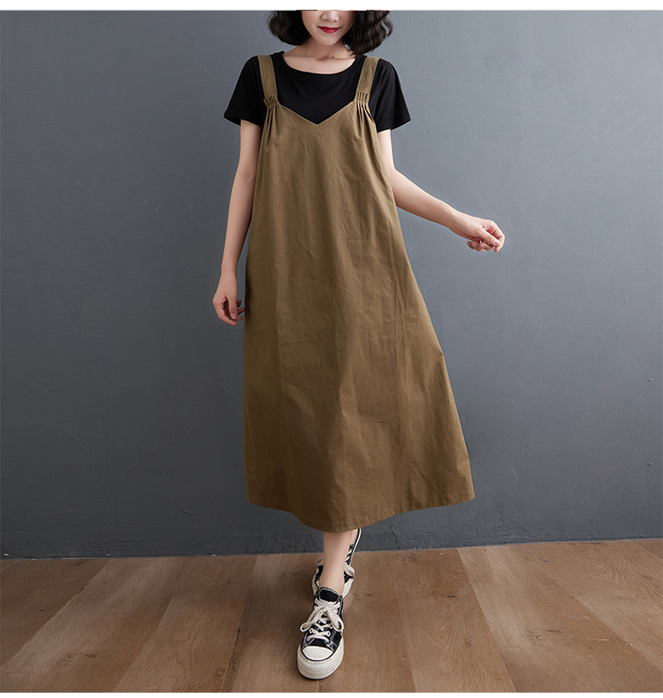 文学的な印象を与える夏のレディースファッションワンピース