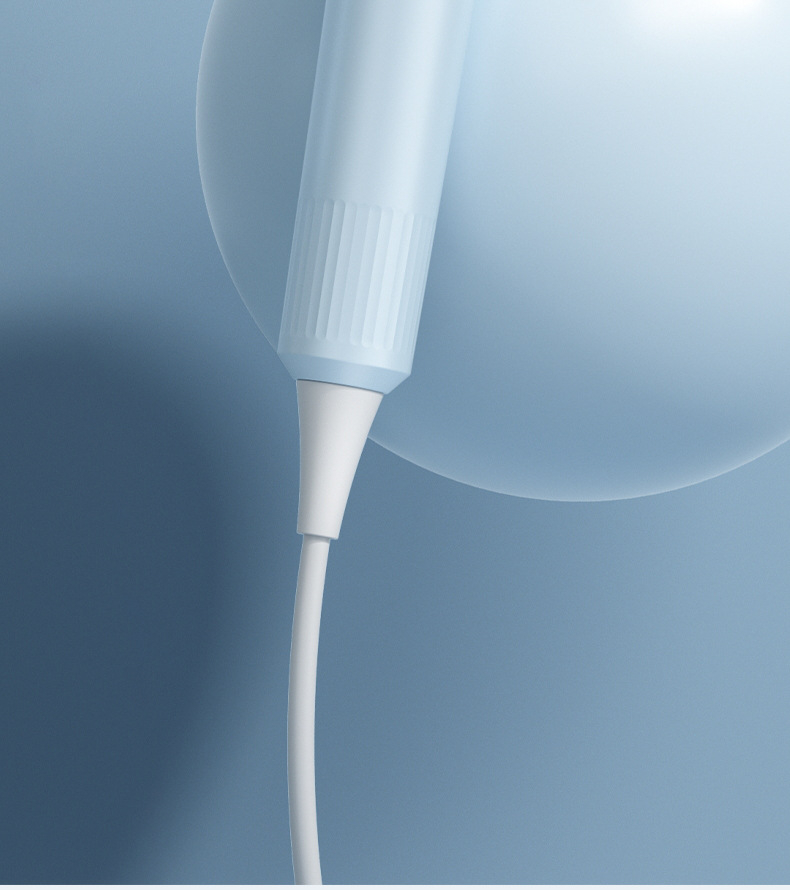 軽量小型で持ち運びに便利なヘアドライヤー