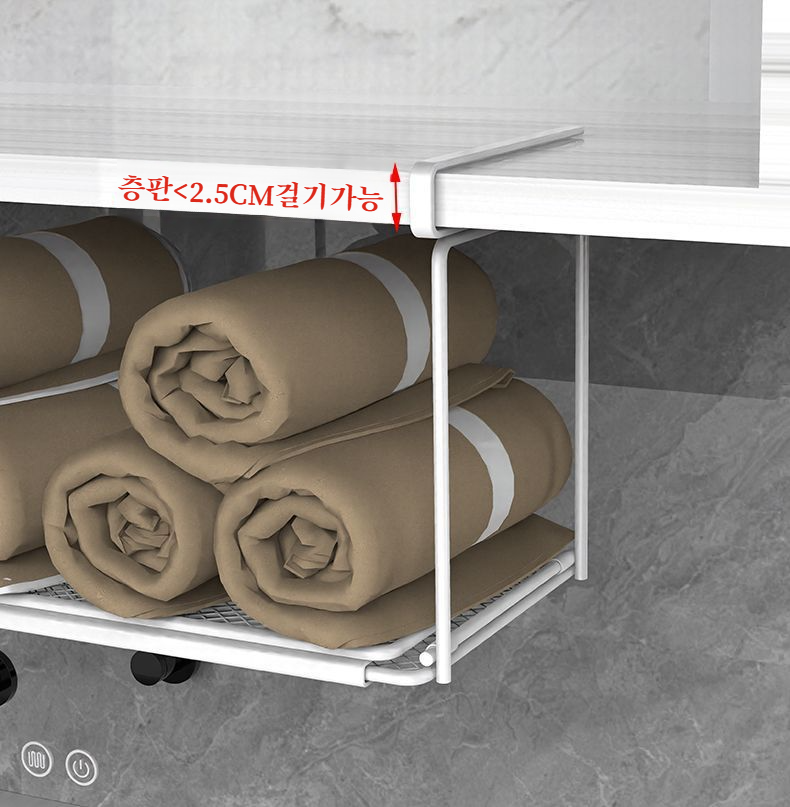 깔끔한 디자인의 욕실수납선반