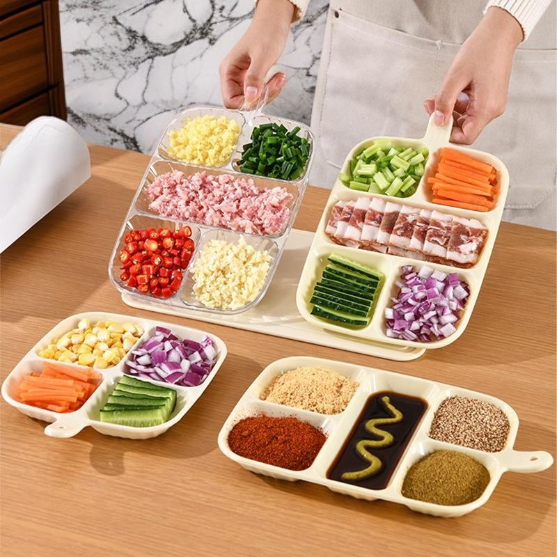 깔끔하게 분리된 반찬 스플릿 접시