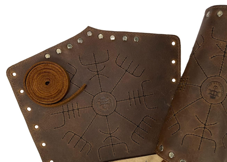 シンプルデザインの革ブレスレット