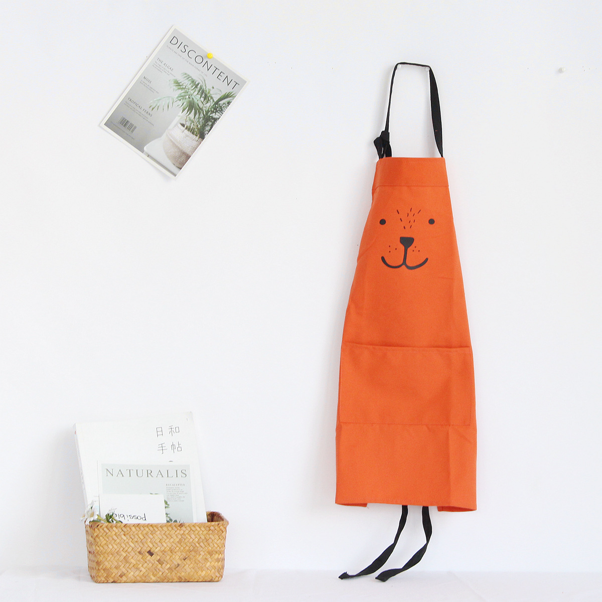 プリント柄が映えるカラフルなエプロン生地