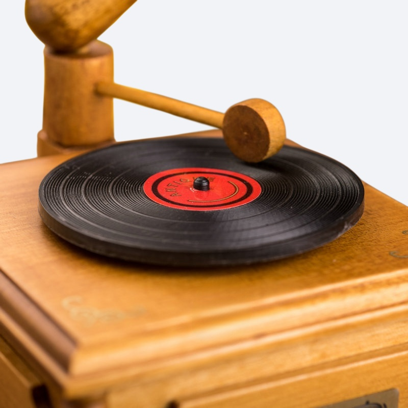 木製のレコードプレーヤー風音楽ボックスディスプレイ