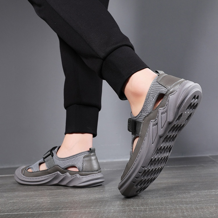 スタイリッシュなデザインの男性サンダル