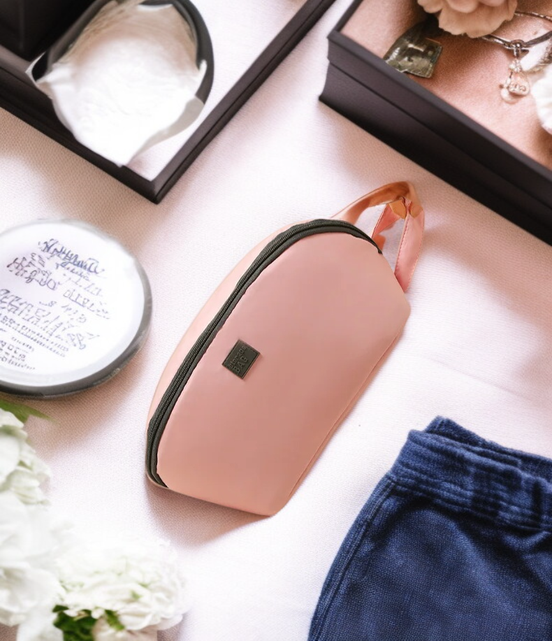 仕切り付きで整理しやすい収納バッグ