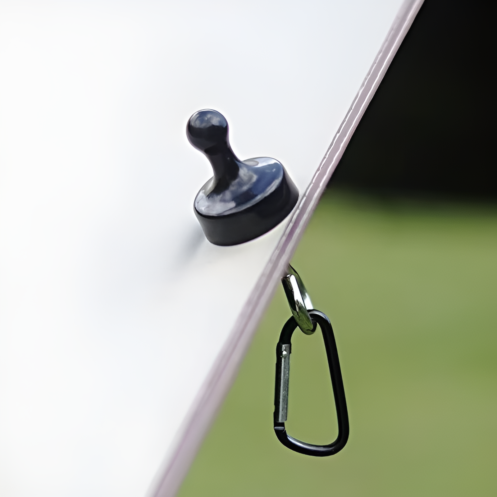 屋外用強力マグネットフックの使用イメージ