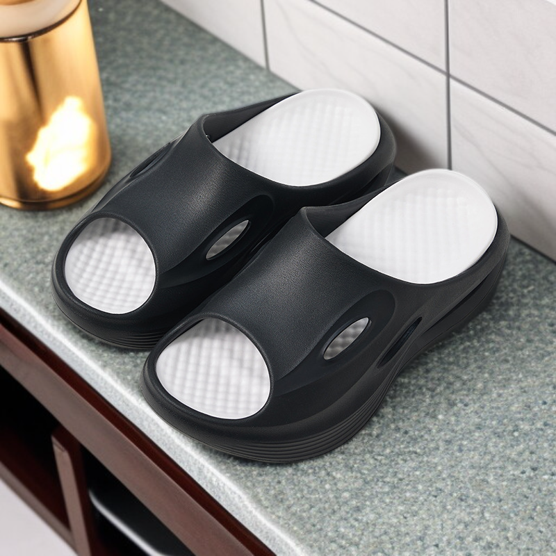 نعال خارجية جديدة للرجال لعام 2025 مضادة للانزلاق وناعمة الملمس