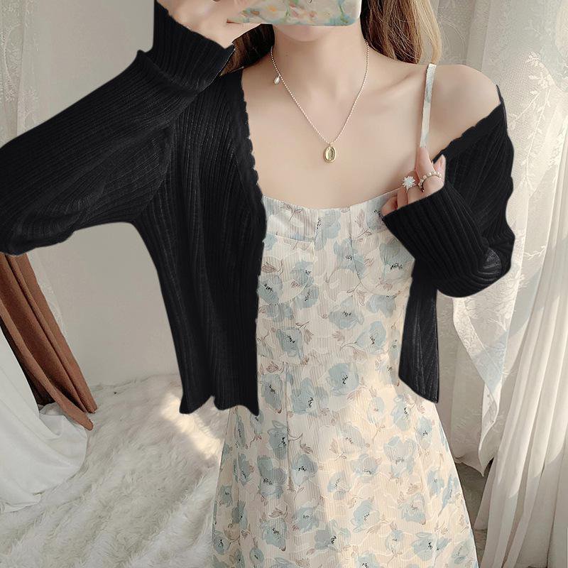 스타일리시하게 레이어드한 여름 가디건 블라우스