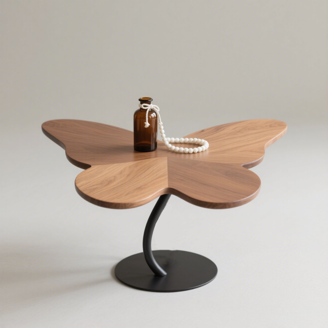 Rohový stolek ve tvaru motýla