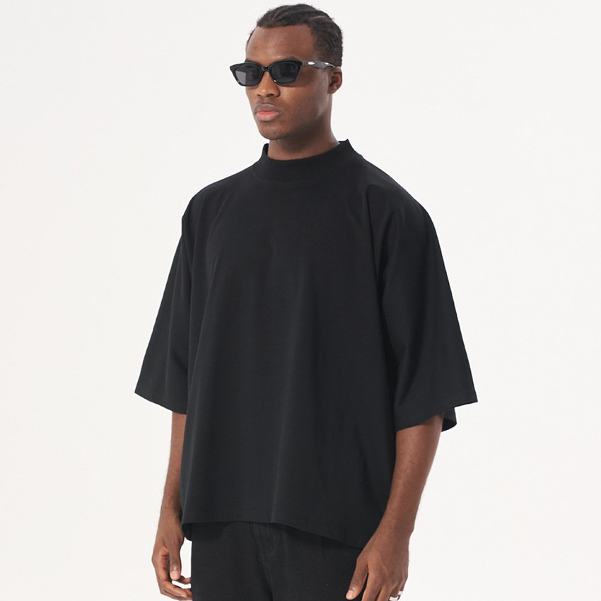 Kulatý výstřih, trendy krátké rukávy