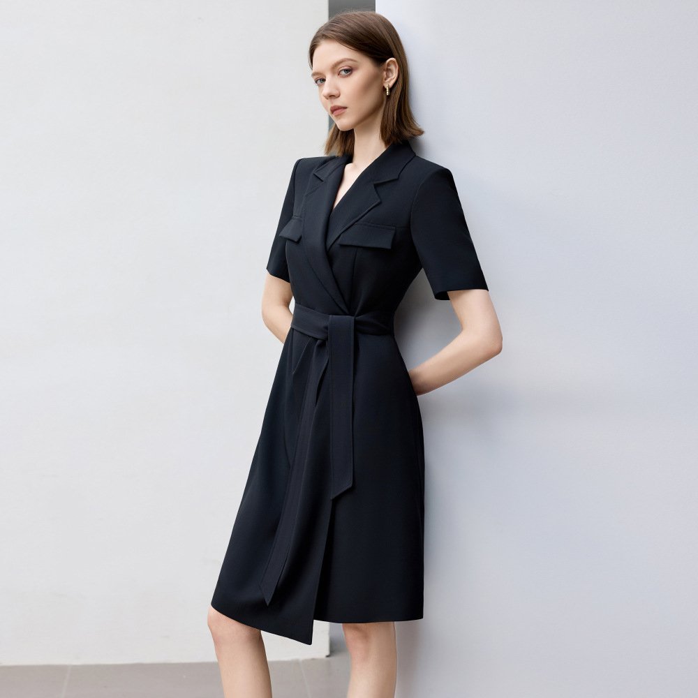 Letní kostýmková sukně s krátkým rukávem a pasem