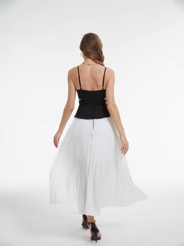 Krásné šaty s podvazky, tlustá mm vypadá hubená