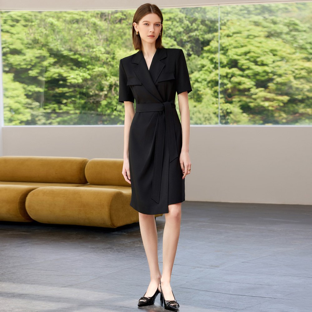 Letní kostýmková sukně s krátkým rukávem a pasem