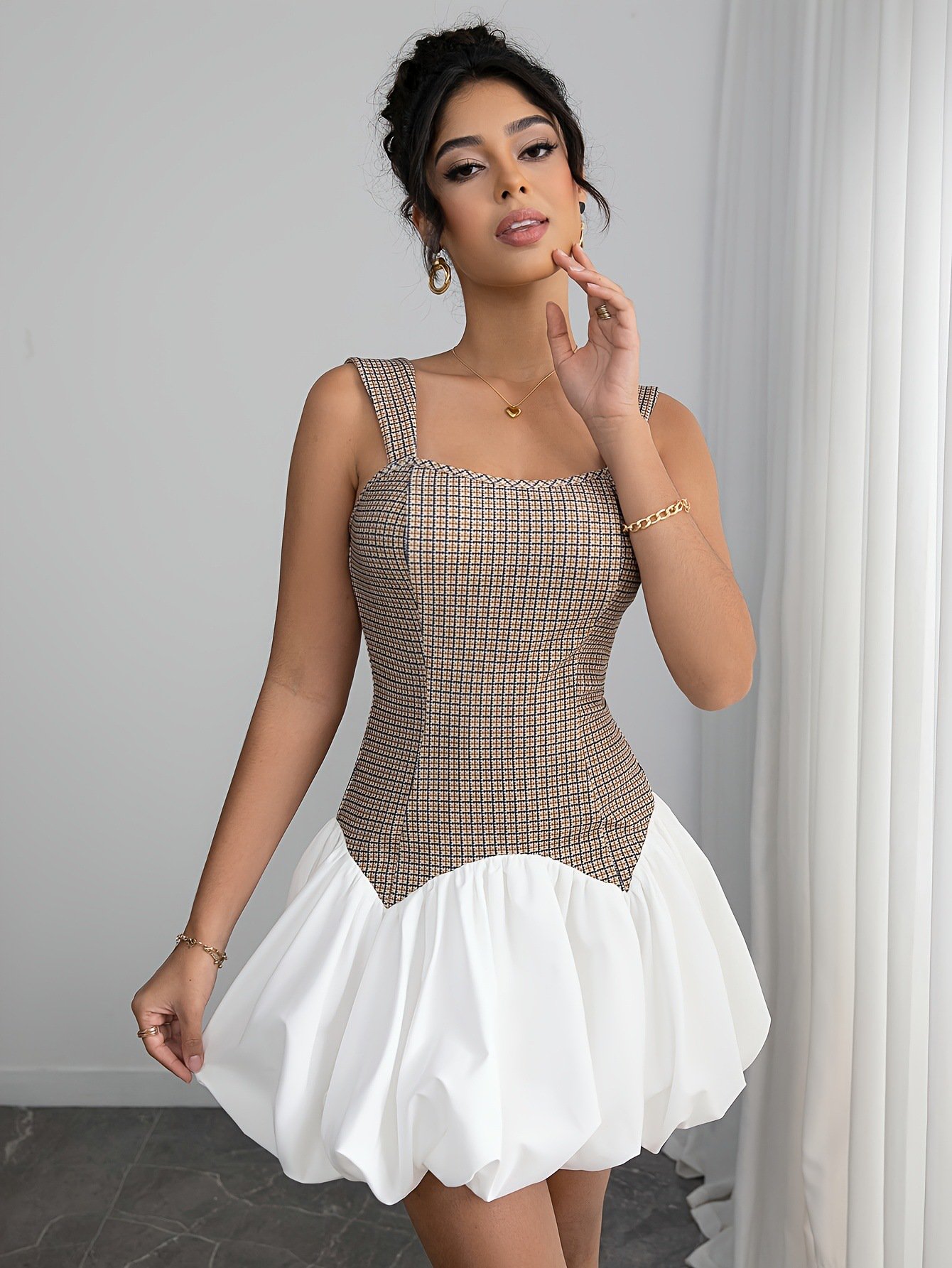 Lehká luxusní francouzská sukně sladěná s barvou