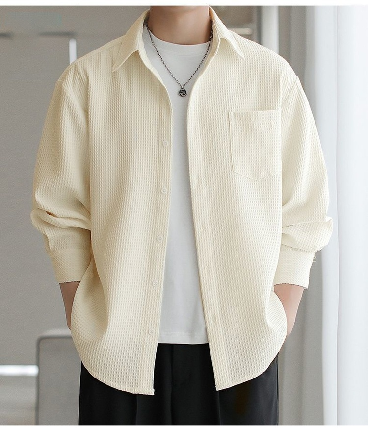 シンプルで使いやすいカジュアル長袖シャツ