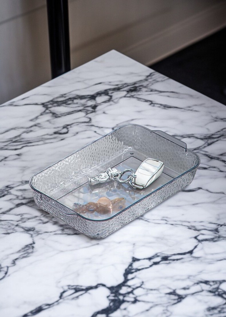 디저트와 간식에 적합한 투명 접시